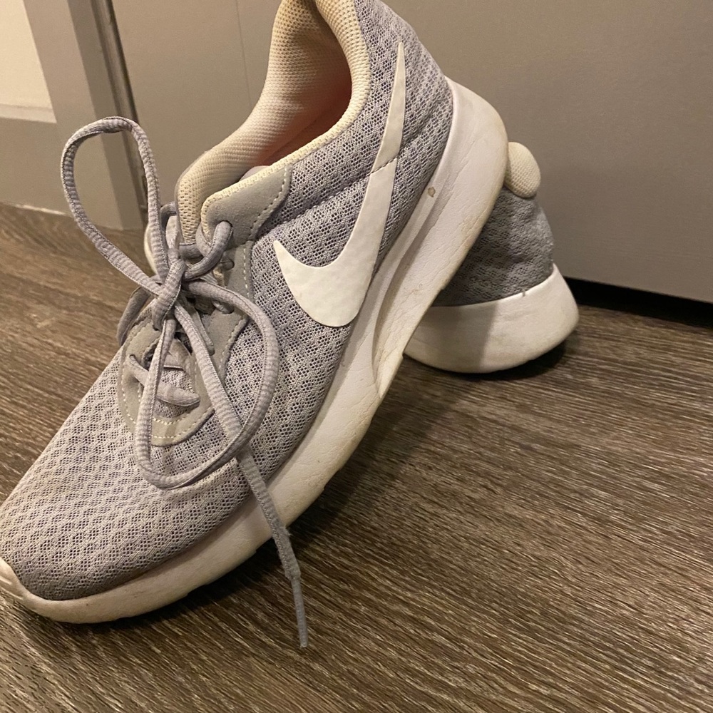 Nike tennis shoes